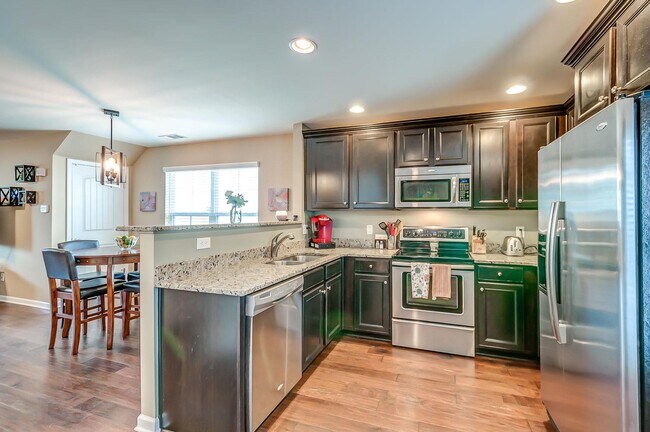 Building Photo - 1431 Riverbrook Dr