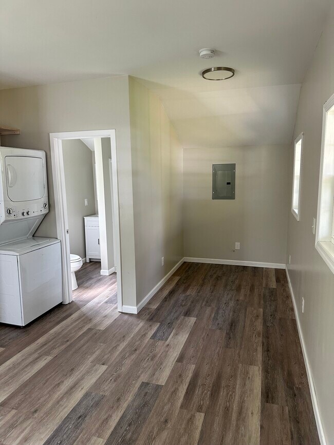 Building Photo - 227 Mount Leo Heights St