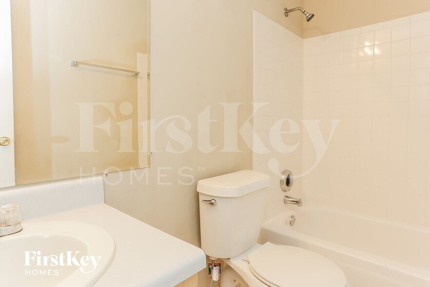 Building Photo - 993 Cherry Laurel Dr