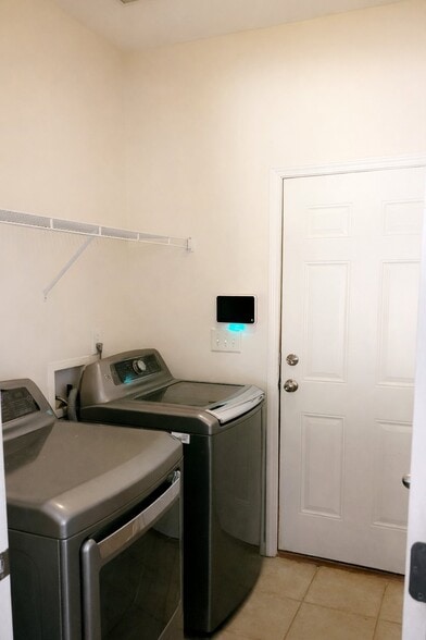 Building Photo - 272 William Nye Dr SE