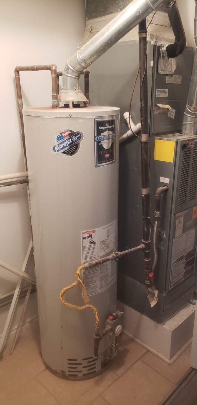 Building Photo - 4608 Aral Dr