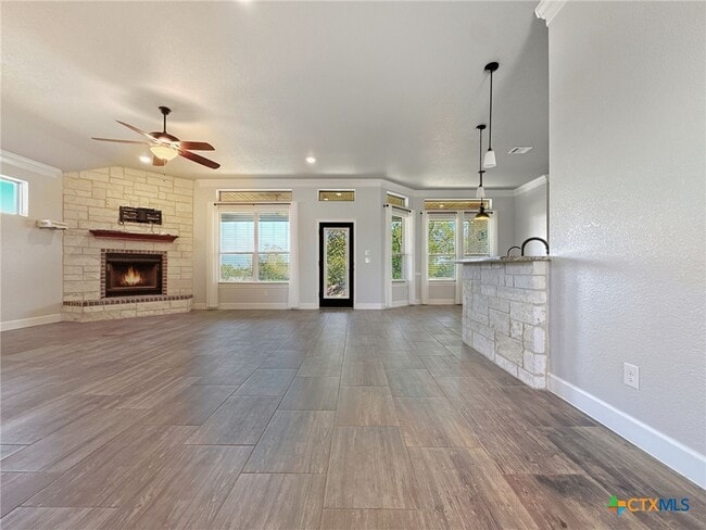 Building Photo - 1066 Vista Dr