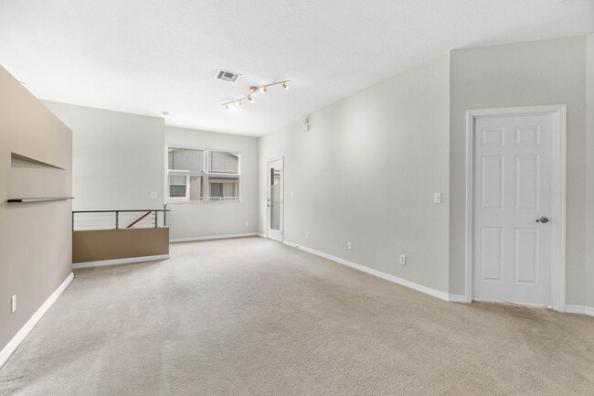 Building Photo - 3116 Grandiflora Dr