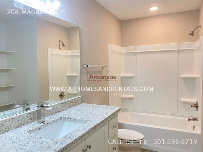 Building Photo - 208 Magnolia Ct