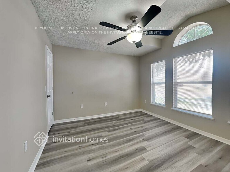 Building Photo - 12636 Lake Vista Dr