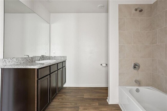 Building Photo - 201 Cres Park Dr