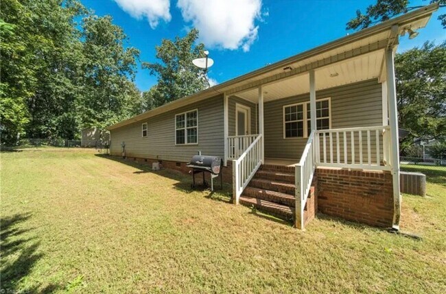 Building Photo - 119 Bluff Ct