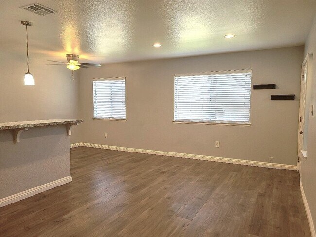 Building Photo - 139 Sinclair Ave