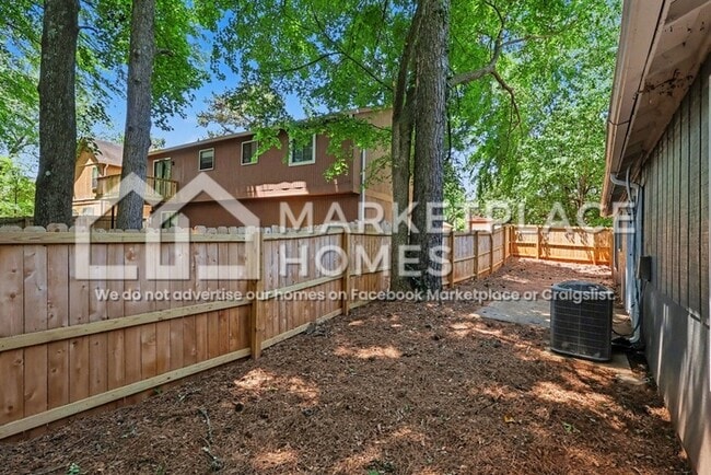 Building Photo - 924 Lake Dr Terrace