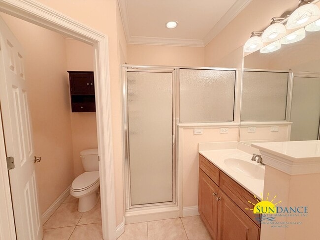 Building Photo - Natural Light Filled end unit 2-Story 3BR Niceville Home!