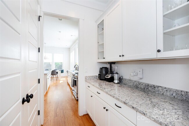 Building Photo - 807 E 36th St