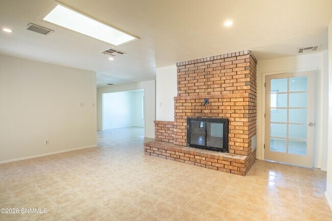 Building Photo - 3102 Hillsdale St