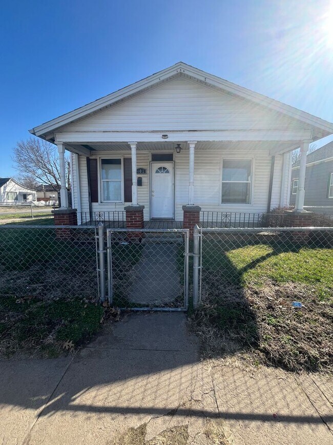 Primary Photo - 402 Virginia St. Saint Joseph, Mo 64504