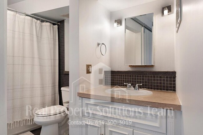 Building Photo - Downtown Condo!