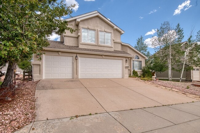 Building Photo - Beautiful home with 5 bedrooms, 3 1/2 bathrooms, 3-car garage available now!