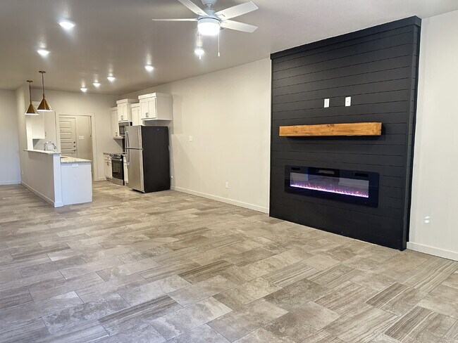 Building Photo - Brand new townhomes in Frenship ISD!