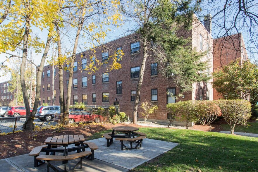 Building Photo - 270 Harvard St