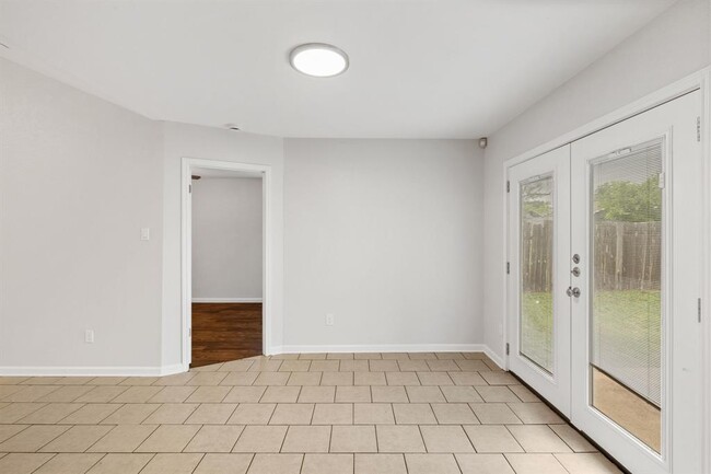 Building Photo - 1505 Charolais Dr