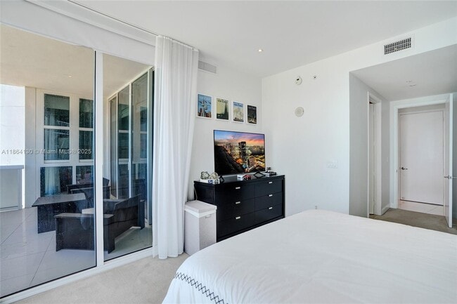 Building Photo - 18201 Collins Ave