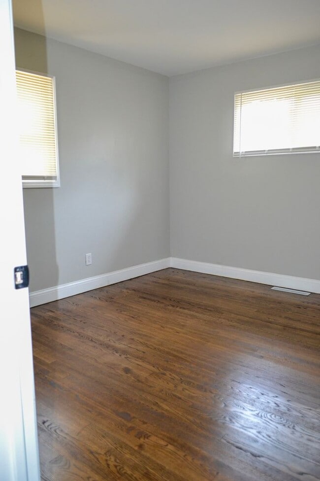 Building Photo - Gary West Side 4 Bed 2 Bath 2 Car Garage