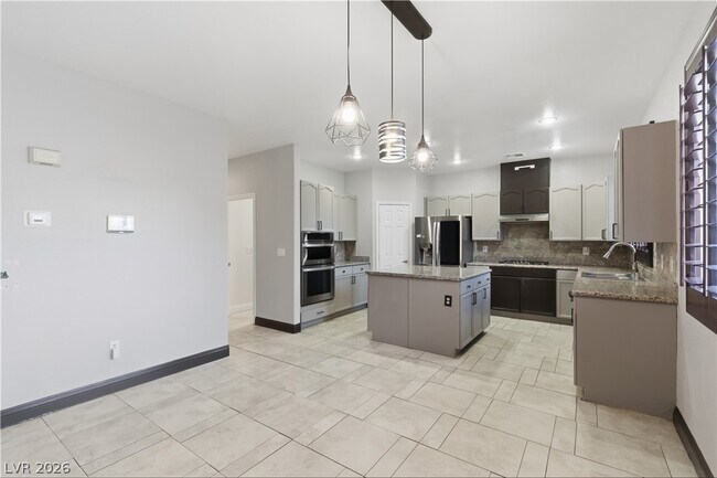 Building Photo - 8899 Sanibel Shore Ave