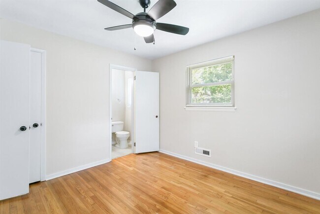 Building Photo - 208 Longhill Rd