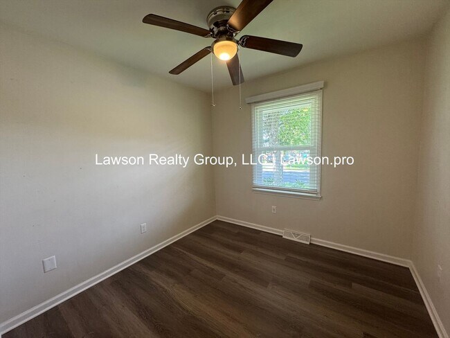 Building Photo - Three Bedroom Brick Ranch with Full Basement and Yard