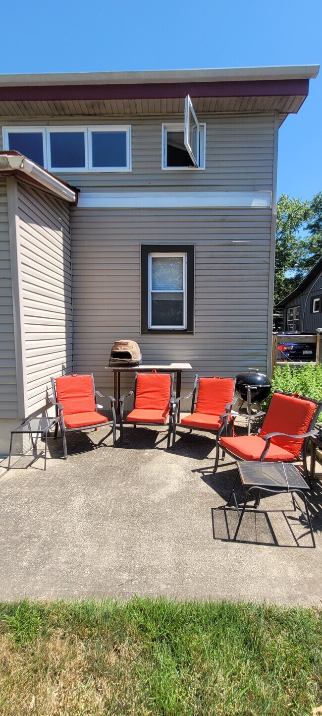 Patio - 248 W Franklin St