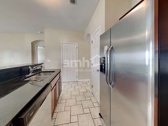 Building Photo - 400 Stoney Field Dr