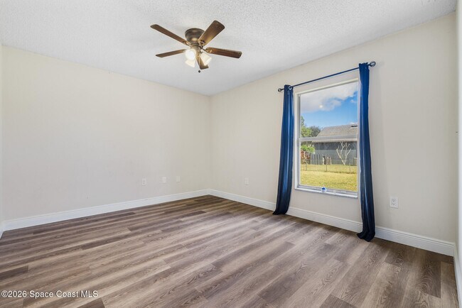 Building Photo - 1126 Ruby St SE