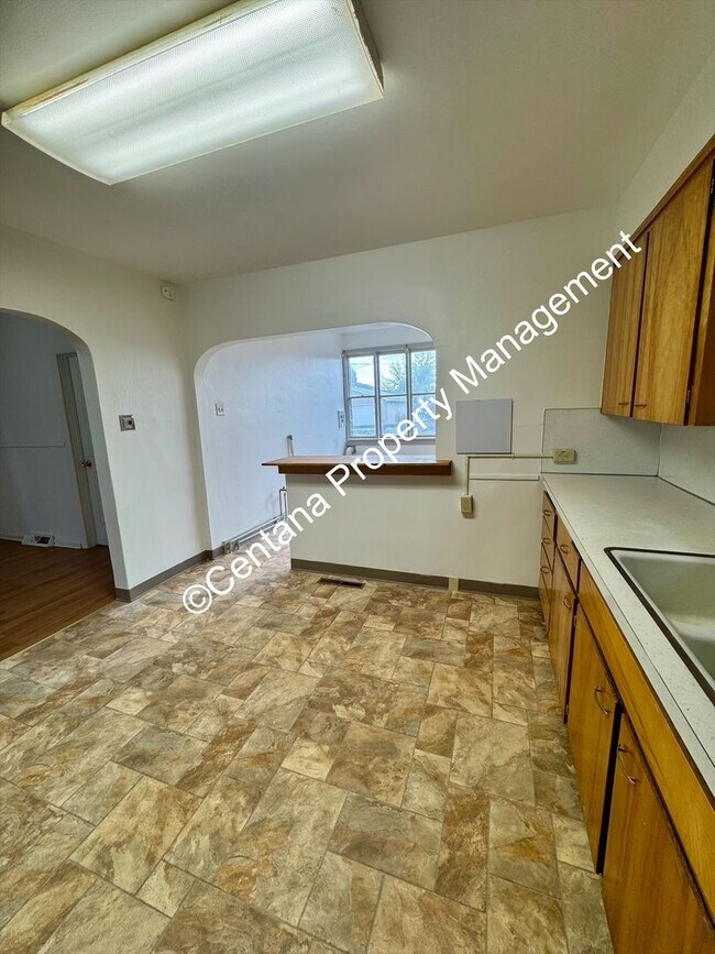 Building Photo - 1528 A St