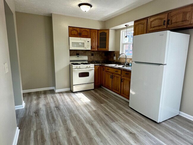 Building Photo - 1603 Woodland Ave NW