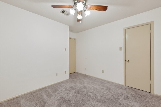 Building Photo - 21623 Crescent Heights St