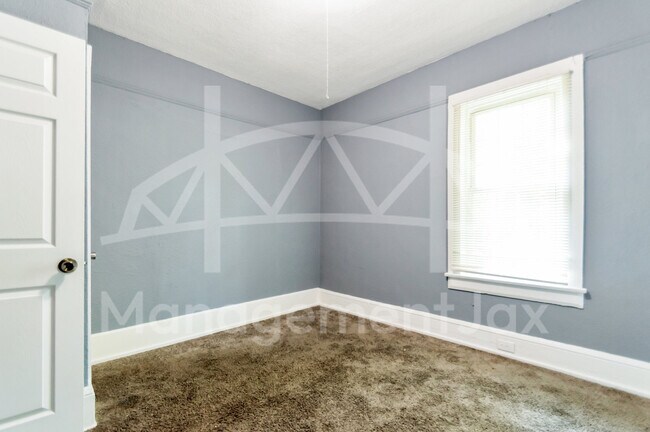 Building Photo - 2056 Moncrief Rd