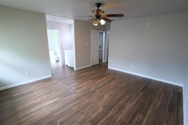 Building Photo - 15311 Mondrian Dr