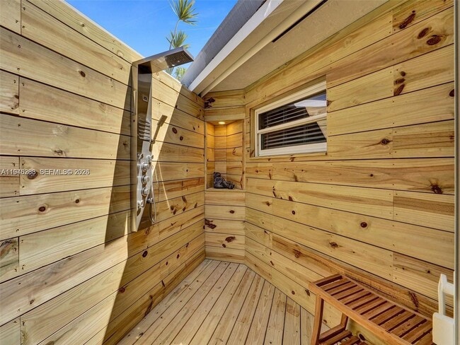 Building Photo - 620 W Palmetto Park Rd