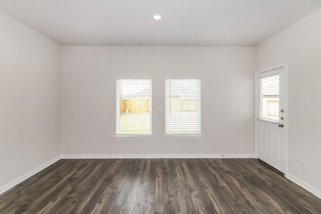 Building Photo - 413 Polly Grv Dr