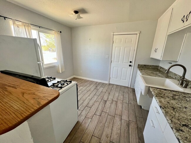 Building Photo - 5531 Cahuilla Ave