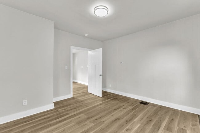 Building Photo - Bright & Updated 3-Bedroom Home Near Local Schools