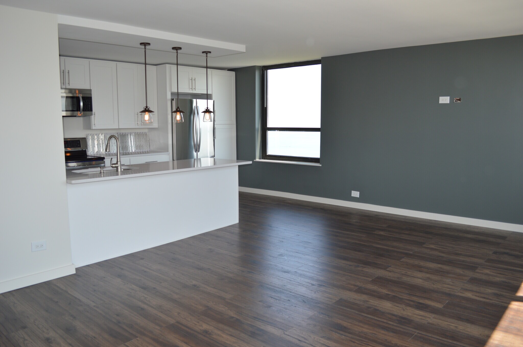 Kitchen - 5100 N Marine Dr
