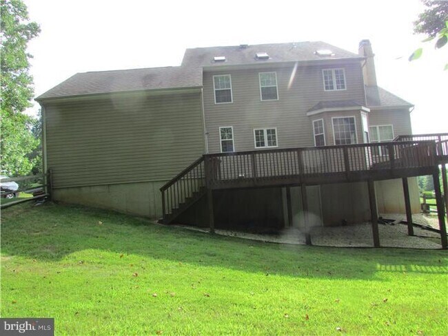 Building Photo - 1 Overlook Ct