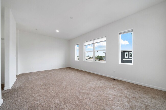 Building Photo - Brand new 3 bed 2.5 bath townhome