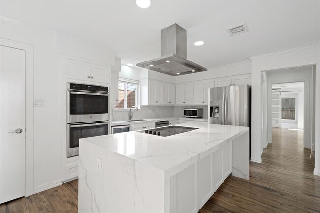 Building Photo - 10214 Inwood Dr