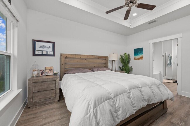 Building Photo - Your Gulf Breeze Dream Home Awaits in Forest Bay