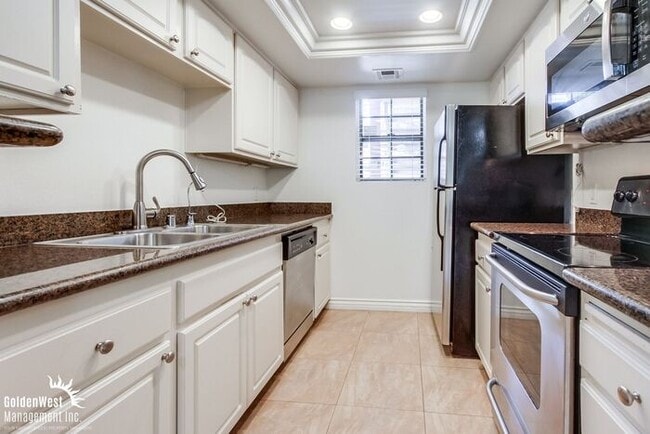 Building Photo - Renovated 2Bdm 2Ba Condo in Prime Carmel M...