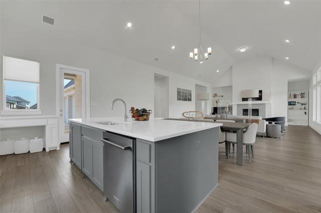 Building Photo - 506 Lakeshore Blvd