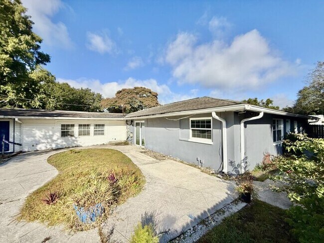 Building Photo - 2658 Sunny Breeze Ave