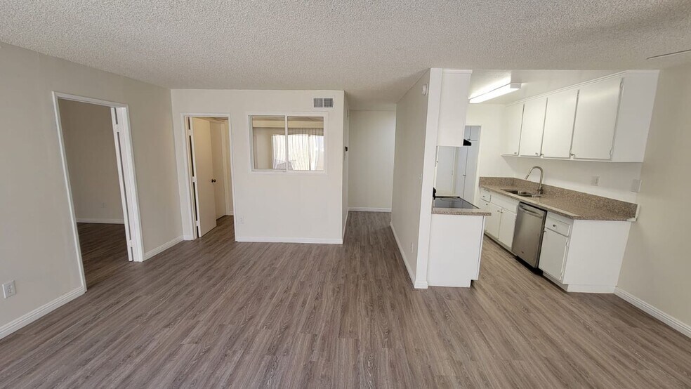 Building Photo - 5461 Kester Ave