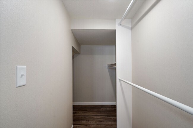 Building Photo - 304 S Hampton Ave