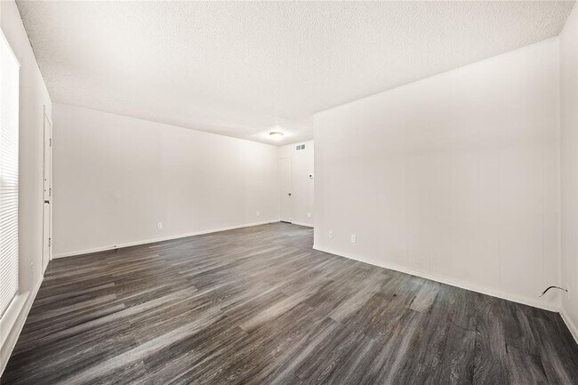 Building Photo - 2314 Greenfield Pkwy